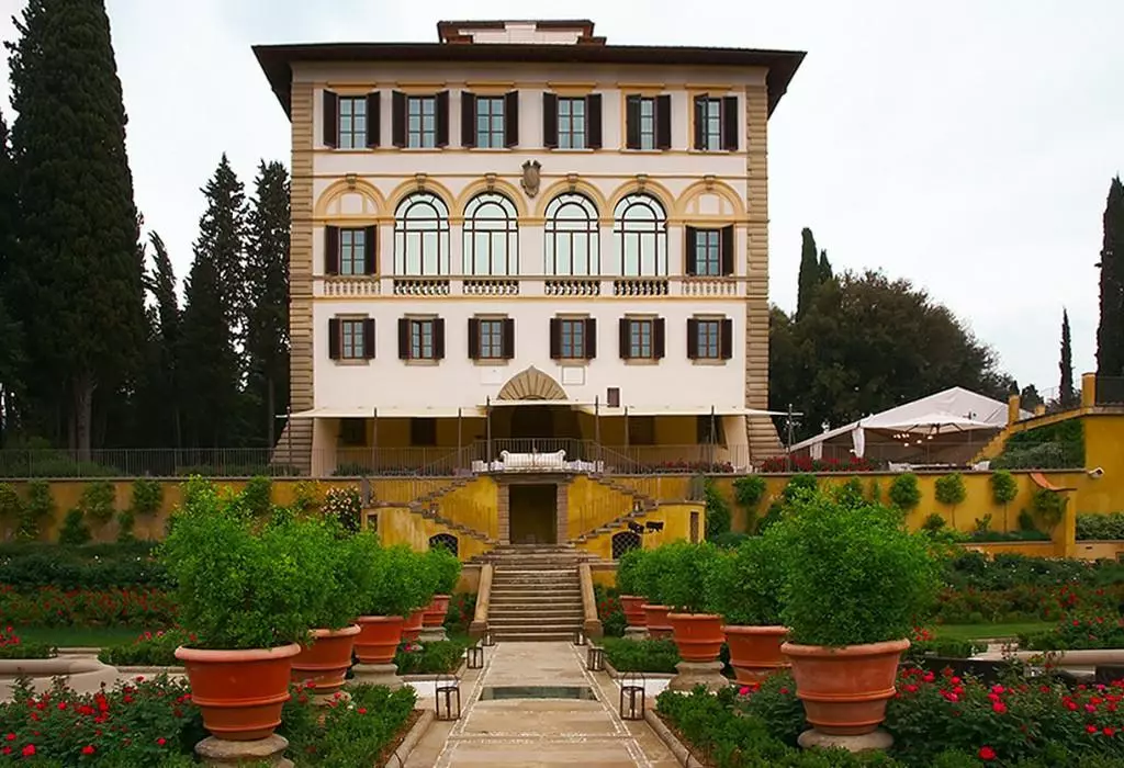 Esterni Hotel lusso con giardino